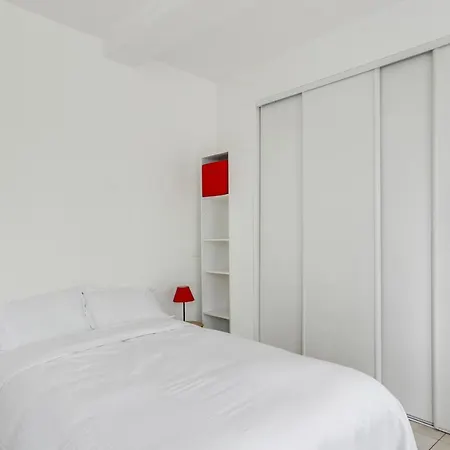 Montorgueil/ Rue Saint Sauveur *