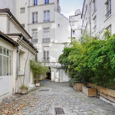 Apartment Montorgueil/ Rue Saint Sauveur *