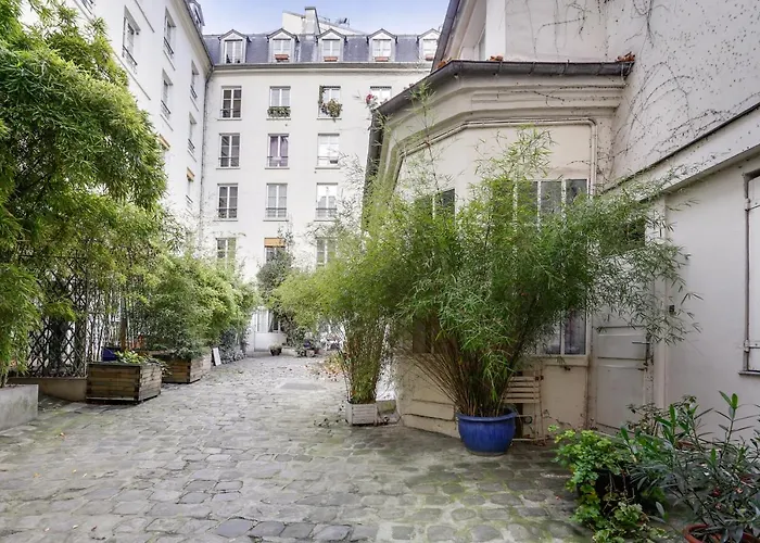 Montorgueil/ Rue Saint Sauveur Paris